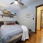 Firepit, Bbq, Ac, Indoor Pool, King Bed, Self Check In, Indoor Fireplace, Free Amenities