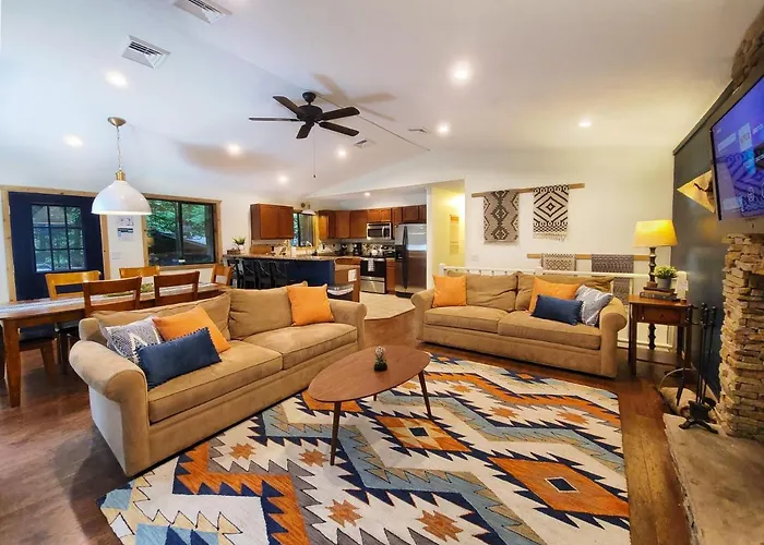 Firepit, Bbq, Ac, Indoor Pool, King Bed, Self Check In, Indoor Fireplace, Free Amenities