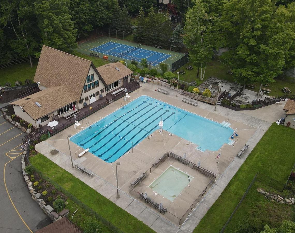 Firepit, Bbq, Ac, Indoor Pool, King Bed, Self Check In, Indoor Fireplace, Free Amenities Сasa de vacaciones Lake Ariel