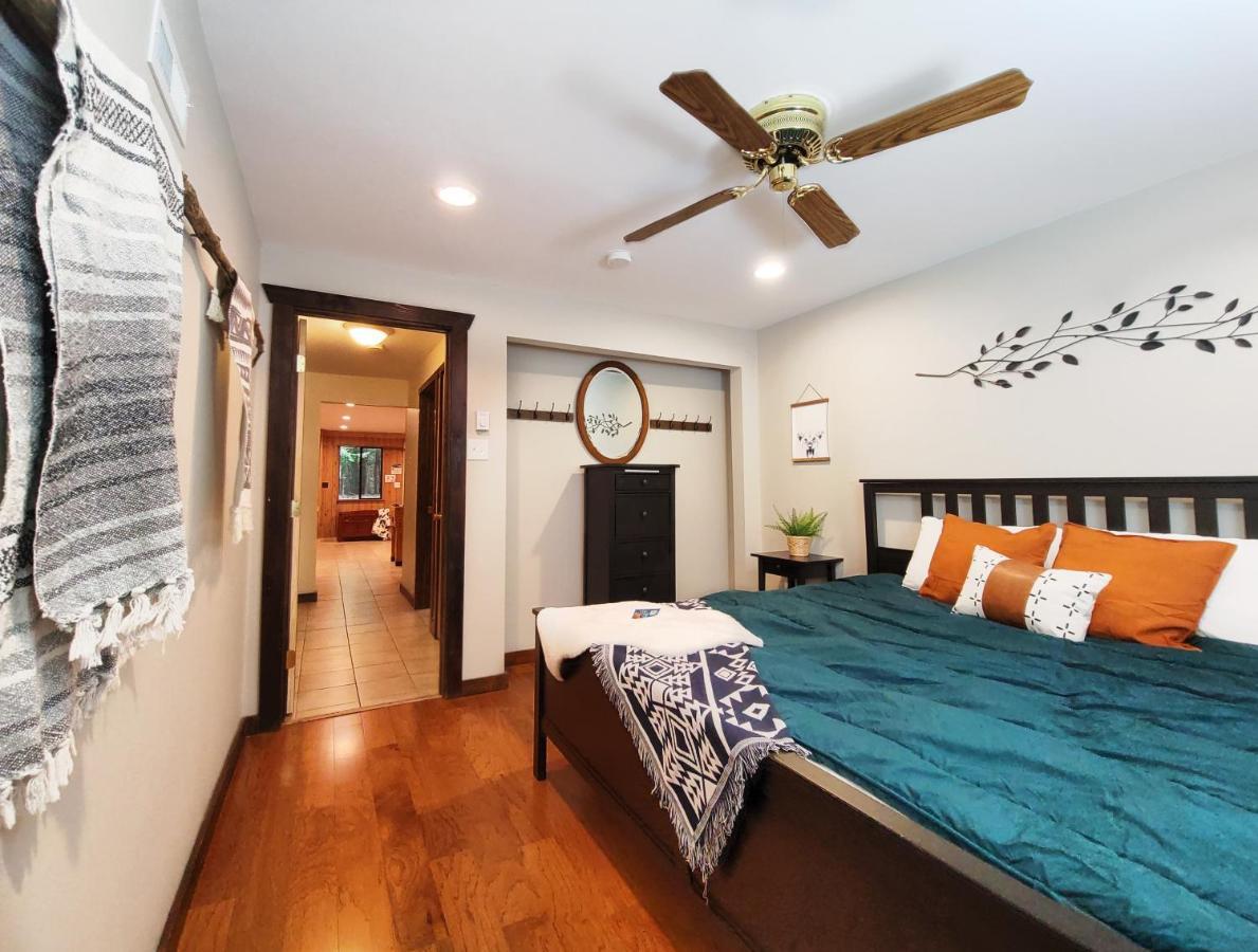 Firepit, Bbq, Ac, Indoor Pool, King Bed, Self Check In, Indoor Fireplace, Free Amenities * Lake Ariel