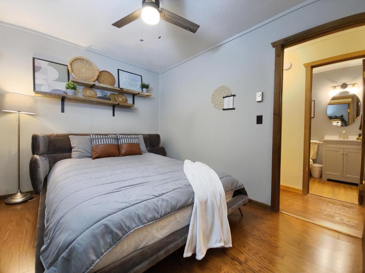 Firepit, Bbq, Ac, Indoor Pool, King Bed, Self Check In, Indoor Fireplace, Free Amenities