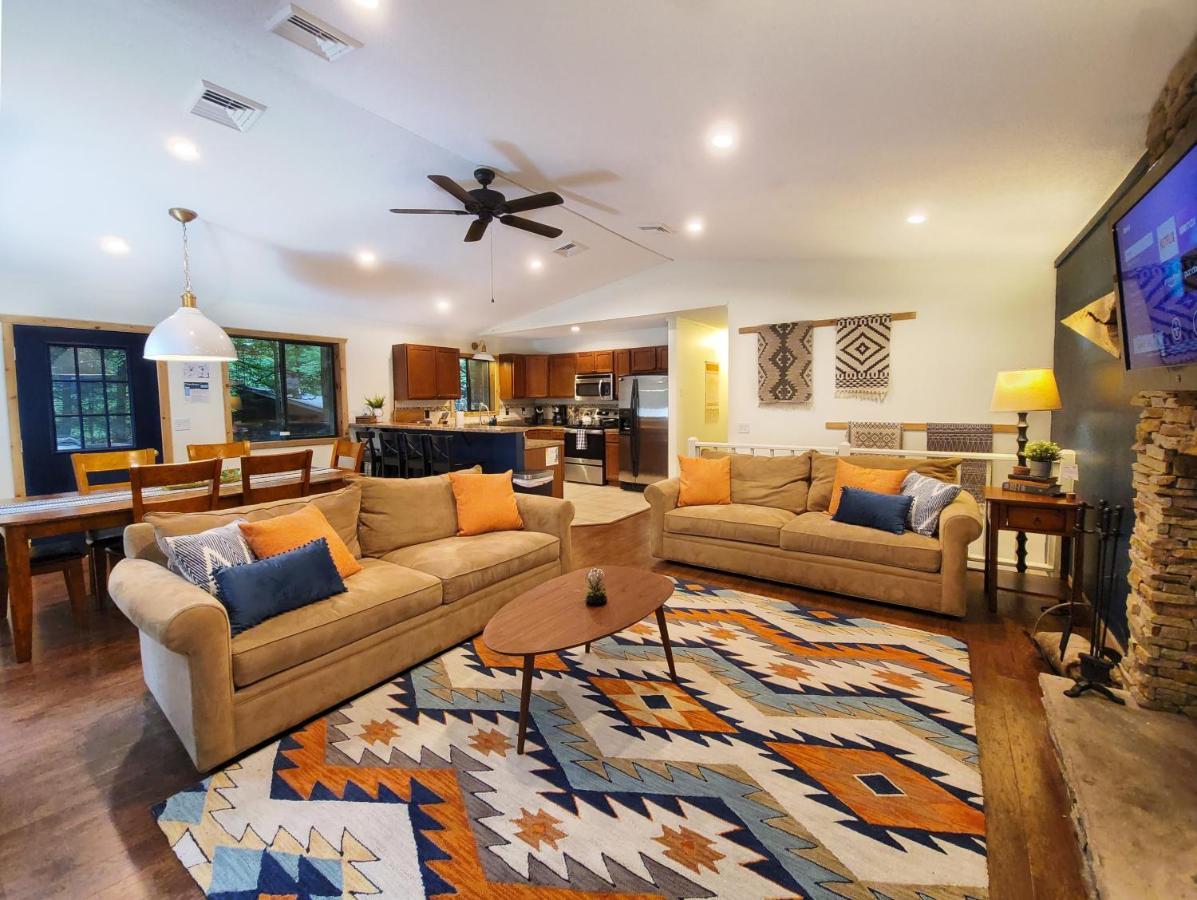 Firepit, Bbq, Ac, Indoor Pool, King Bed, Self Check In, Indoor Fireplace, Free Amenities * Lake Ariel